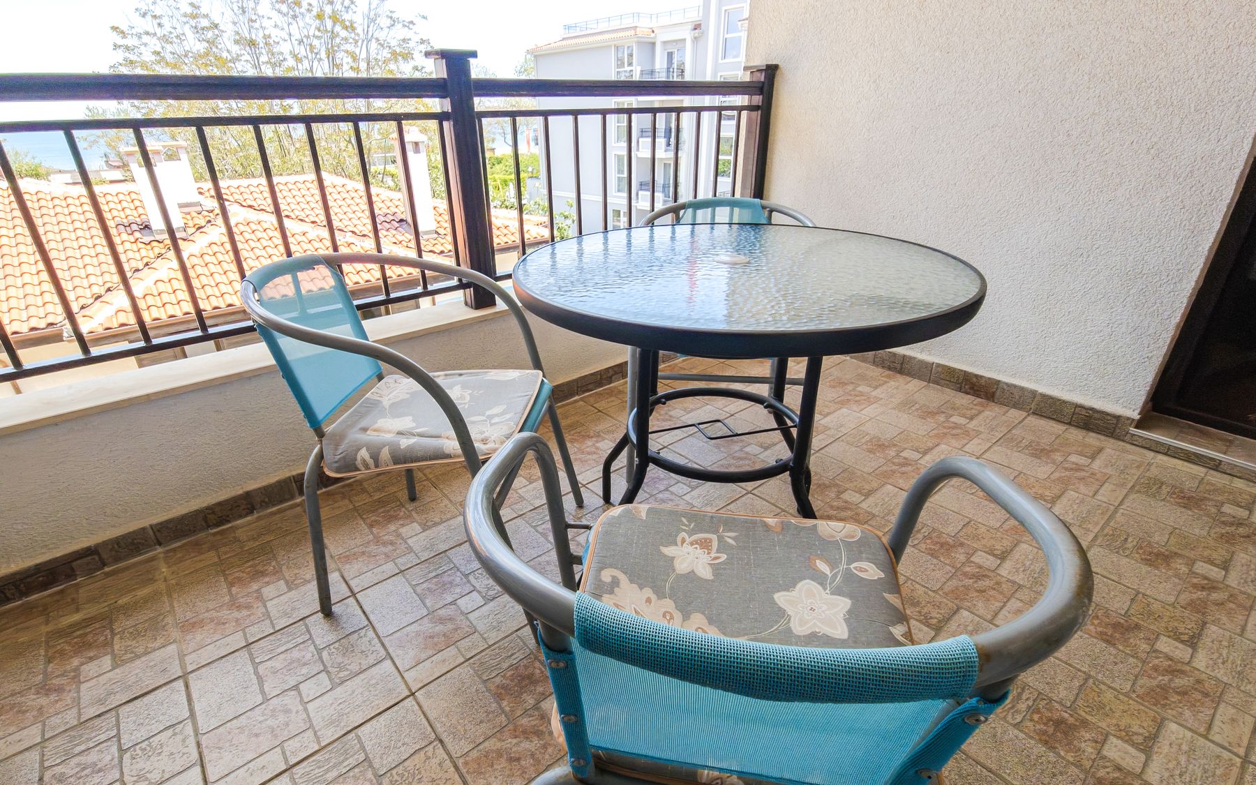 9 Ap Terrace View Chairs 1 Тераса с маса и столове на 9ти Апартамент Sozopol Dreams